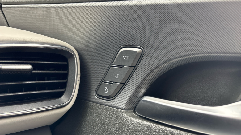 Hyundai SANTA FE 1.6 TGDi Plug-in Hybrid Ultimate 5dr 4WD Auto Estate